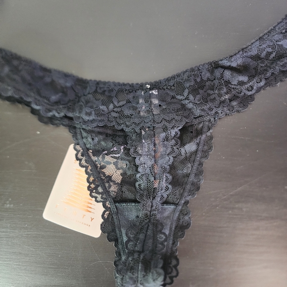 Savage X Fenty Black Lace Thong Size Small - Picture 5 of 6